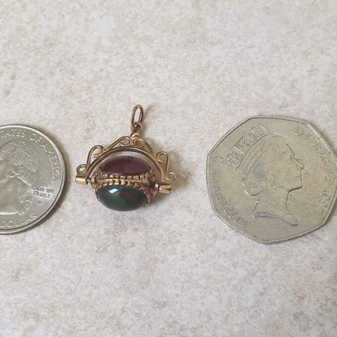 Three Stone Cabochon Spinner Fob Pendant in 9ct Gold