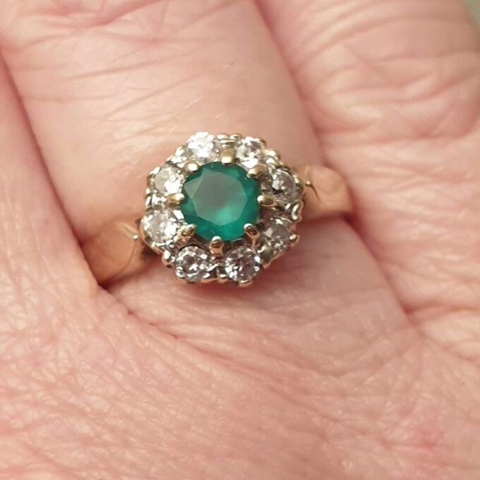 Chrysoprase Dress Ring in 9ct Gold.