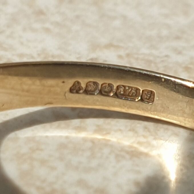 Chrysoprase and Diamond Ring I  9ct Gold, a UK N or a US 7