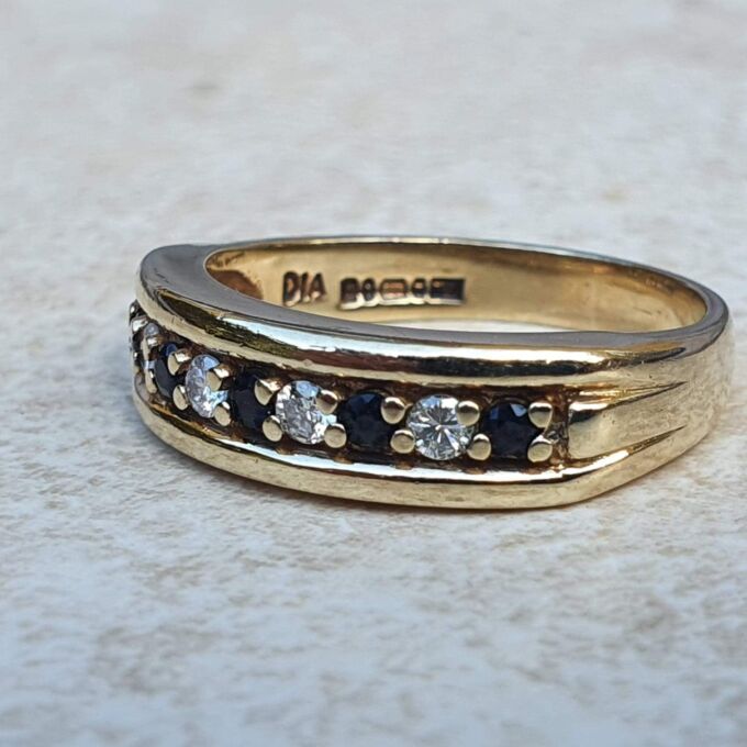 Sapphire & Diamond Ring in 9ct Gold, a UK