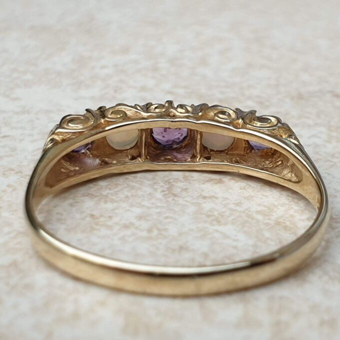 Amethyst and Opal Five Stone Ring in 9ct Gold, a UK O 1/2 or a US 7 1/2.