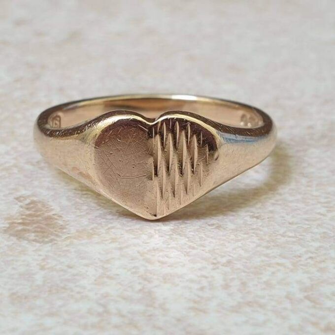 Heart Signet Ring in 9ct Gold, a UK L 1/2 or a US 6 1/4