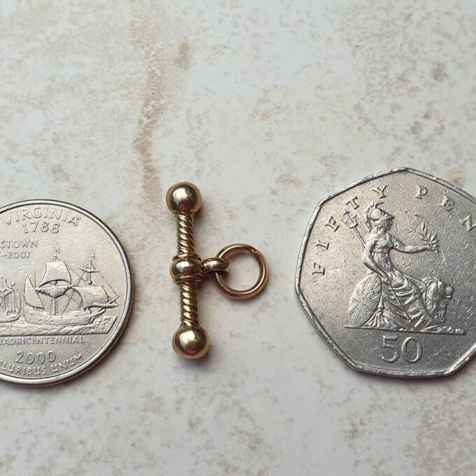 Twisted Design T Bar Fob Pendant in 9ct Gold.