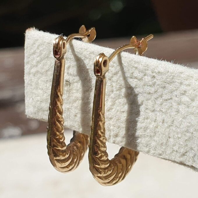 Oval Creole Hoop Earrings in 9ct Gold