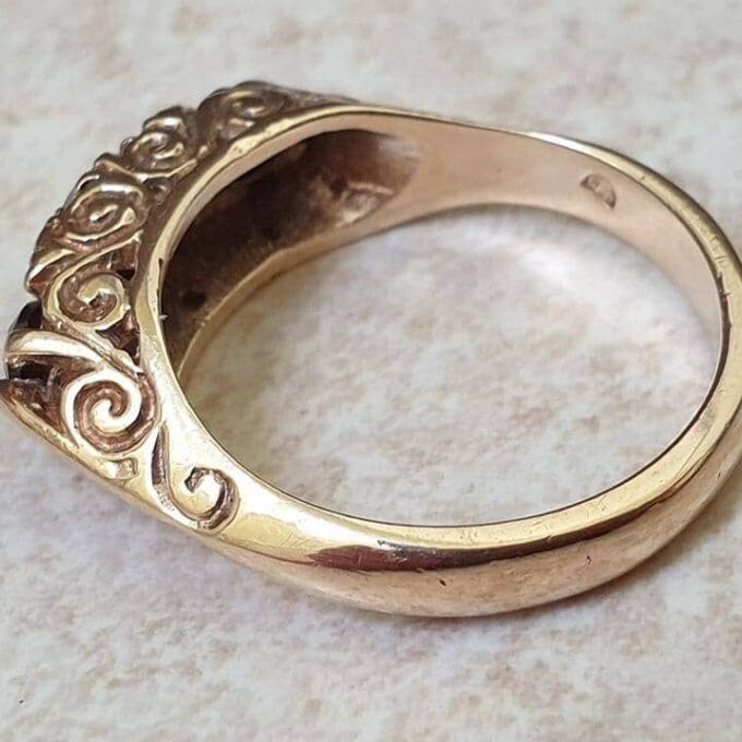 Garnet Gypsy Ring in 9ct Gold.