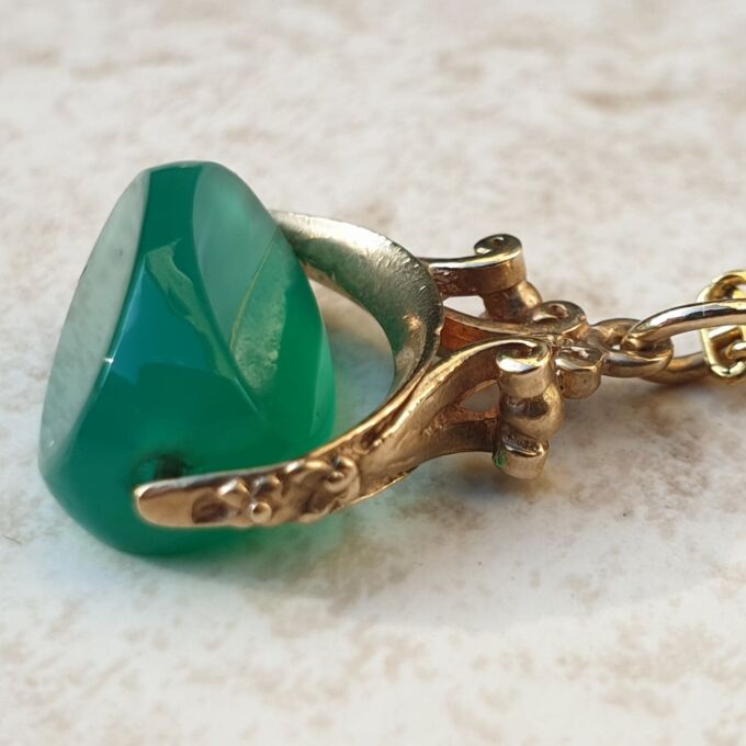 Chrysoprase Spinner Fob Pendant in 9ct Gold