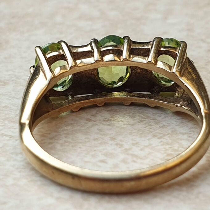 Peridot Three Stone Ring in 9ct Gold.