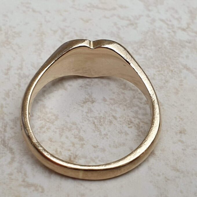 Heart Signet Ring in 9ct Gold, a UK L 1/2 or a US 6 1/4