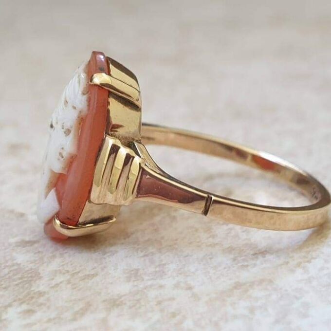 Vintage Cameo ring in 9ct Gold, a UK I 1/2 or a US 4 3/4