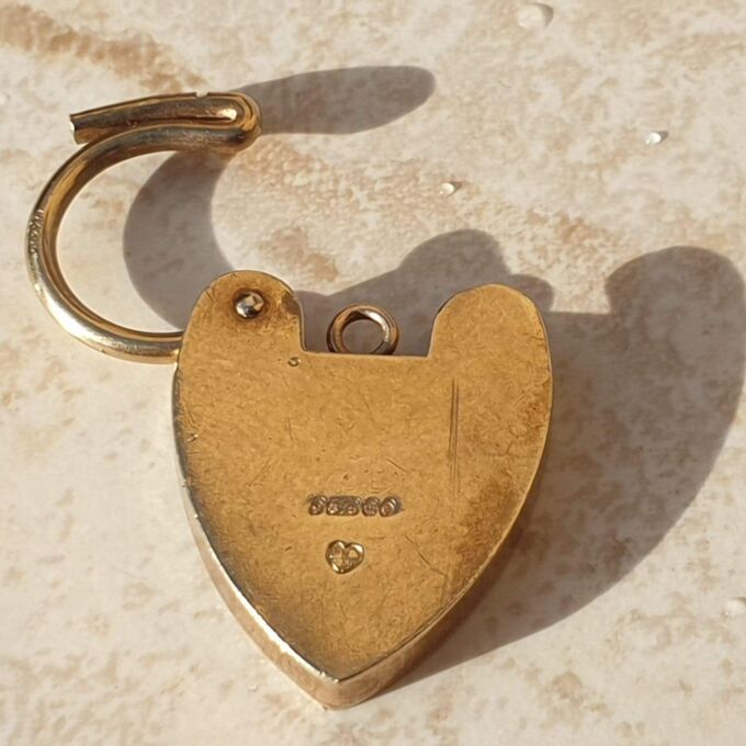 Simple Heart Padlock in 9ct Yellow Gold