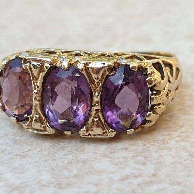Amethyst Three Stone Ring I 9ct Gold, a UK J 1/2 or a US 5 1/4