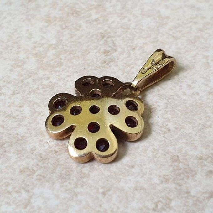 Garnet Four Leaf Clover Pendant in 9ct Gold