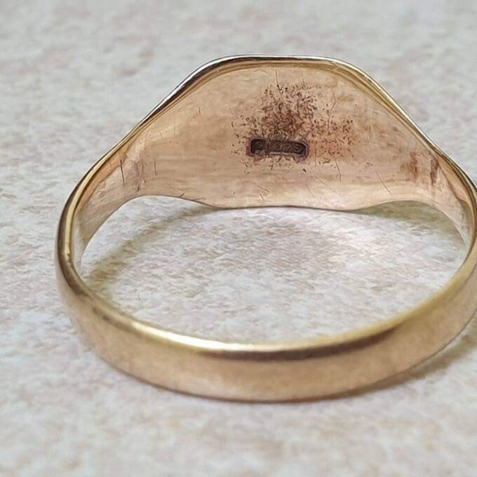 Simple Plain Signet Ring in 9ct Gold.
