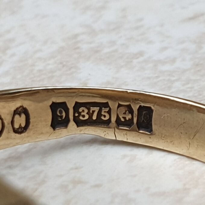 Diamond Set Sunray Signet Ring in 9ct Gold, a UK U 1/2 or a US 10 1/2