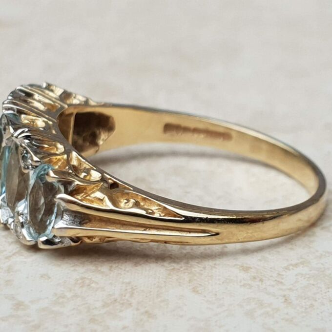 Beautiful Five Stone Aquamarine Ring in 9ct Gold, a UK O or a US 7 1/2.