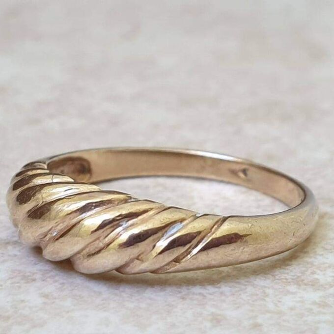 Graduating Dome Ring in 9ct gold, a UK L or a US 5 3/4