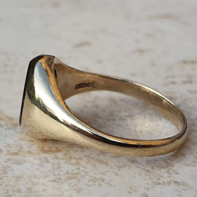 Oval Bloodstone Signet Ring in 9ct Gold, a UK M 1/2 or a US 6 3/4