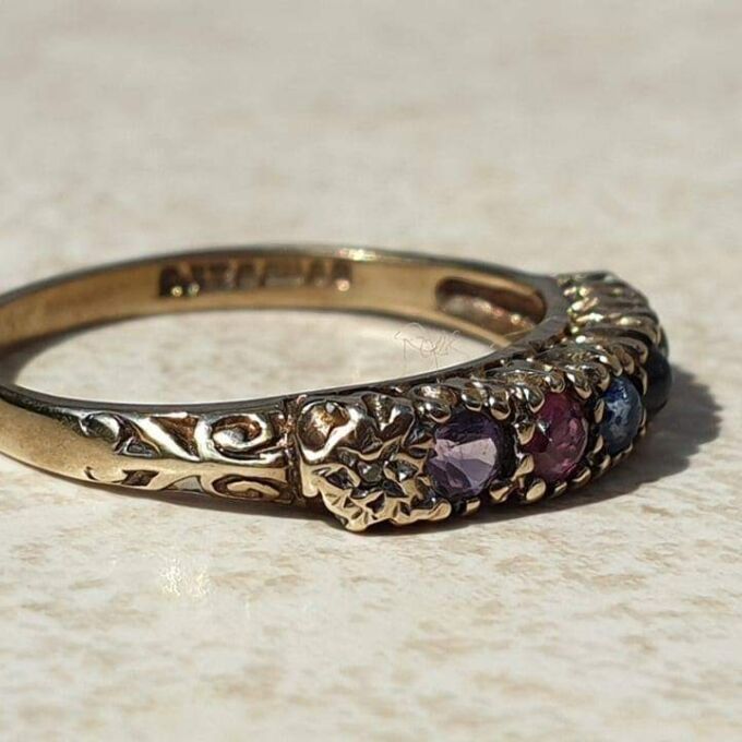 Multi Stone DARLING Acrostic Ring in 9ct Gold, a UK N 1/2 or a US 7 1/4