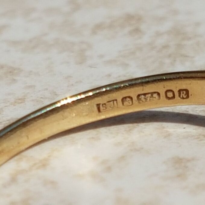 Sale – London Blue Topaz and Diamond Ring in 9ct Gold, a UK N 1/2 or a US 7 1/4.