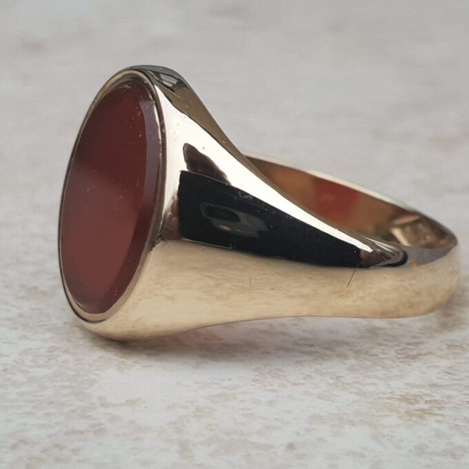 Oval Carnelian Signet Ring in 9ct Gold,  a UK N or a US 7.