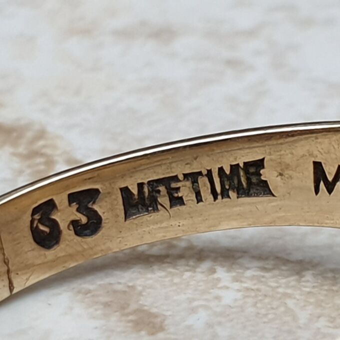 Diamond Set Sunray Signet Ring in 9ct Gold, a UK U 1/2 or a US 10 1/2