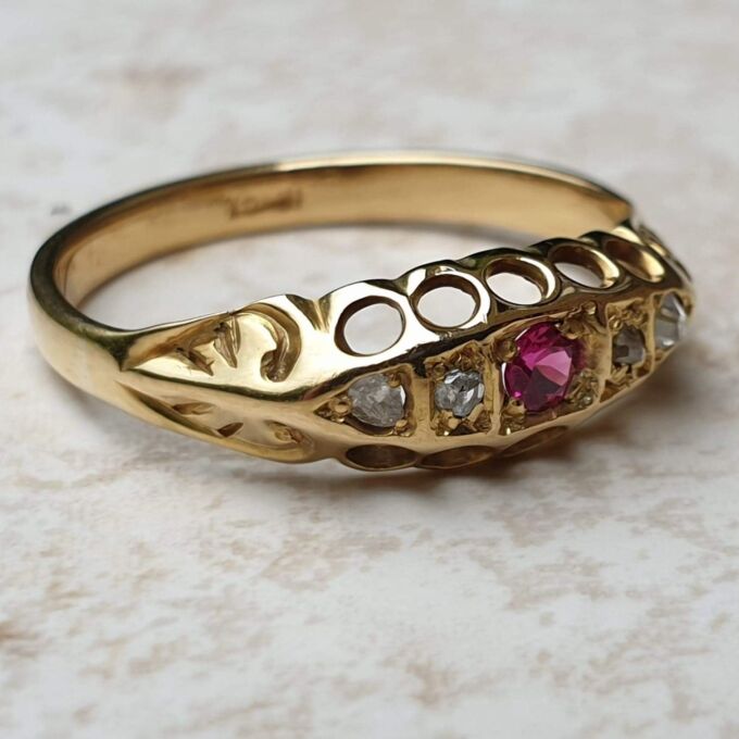 Sale – Fabulous Ruby & Diamond 18ct Gold Ring, a UK O or a US 7 1/2.