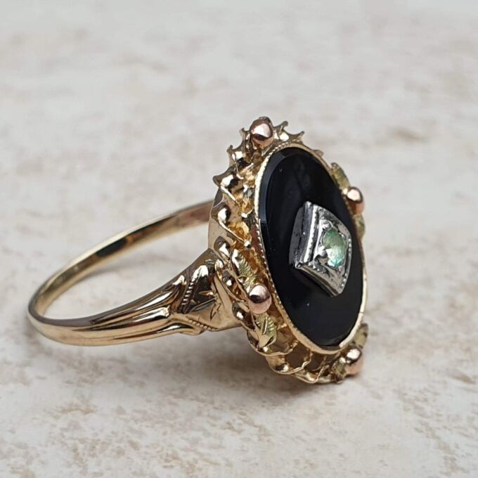 Vintage Onyx Ring in 10k Rose and Yellow Gold, a UK J or a US 5