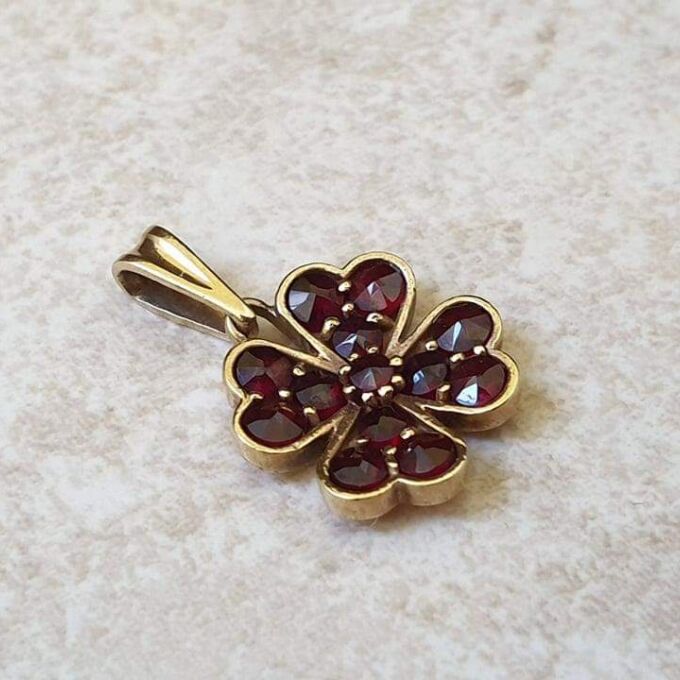 Garnet Four Leaf Clover Pendant in 9ct Gold