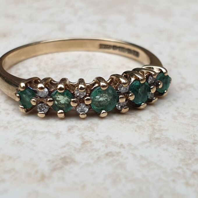 Emerald and Diamond Ring in 9ct Gold, a UK L or a US 6.