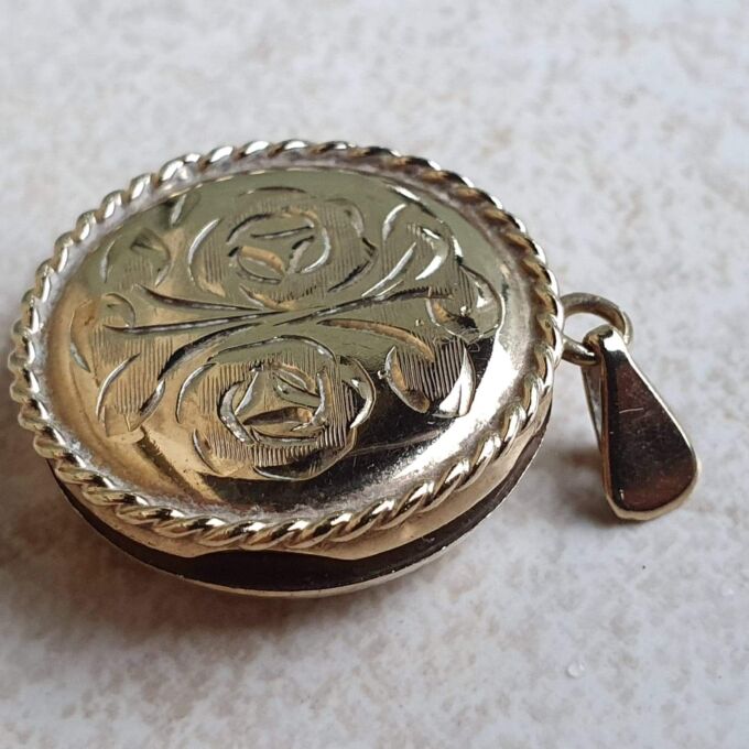Unusual Circular Locket in 9ct Gold