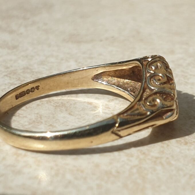 Chrysoprase and Diamond Ring I  9ct Gold, a UK N or a US 7