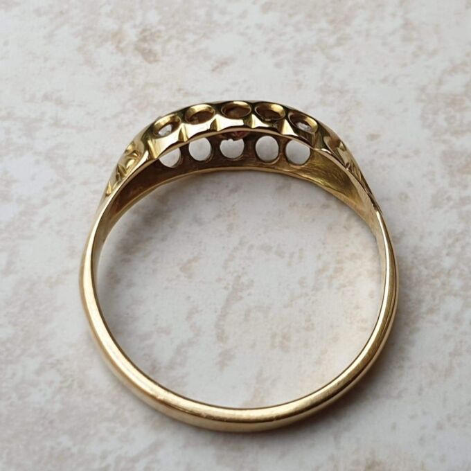 Sale – Fabulous Ruby & Diamond 18ct Gold Ring, a UK O or a US 7 1/2.