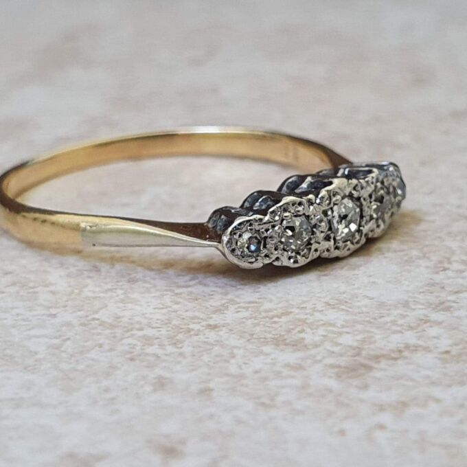Five Stone Diamond Ring in 18ct Gold.