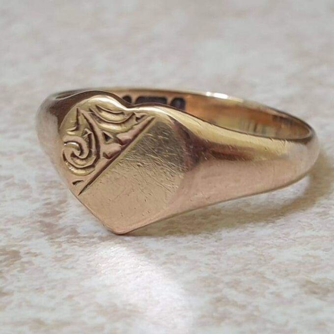 Part Engraved Heart Signet Ring in 9ct Gold.