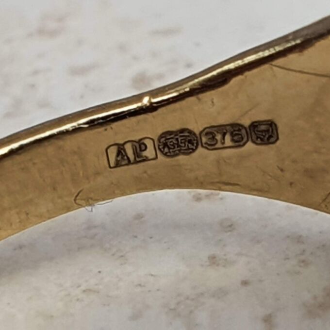 Keeper Ring in 9ct Gold, a UK U or a US 10 1/4