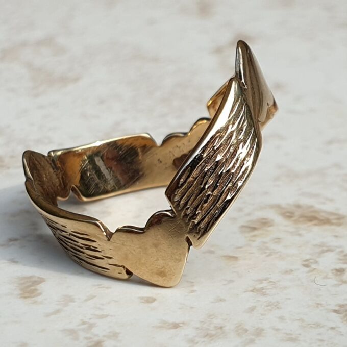 Heart Double Wishbone or Chevron Ring in 9ct Gold, a UK O or a US 7 1/4.