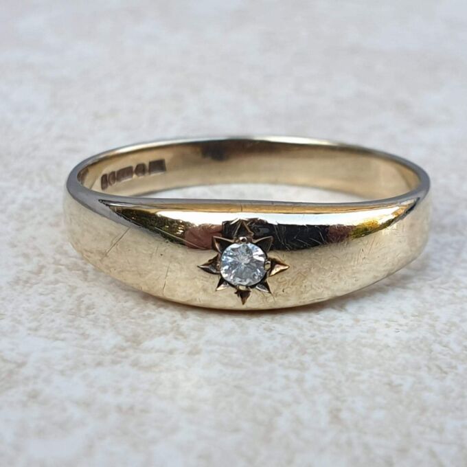 Diamond Solitaire Ring in 9ct Gold,  a UK P or a US 7 3/4 – 8.