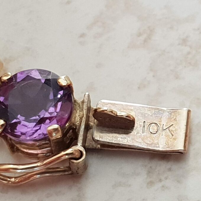 Amethyst Tennis Bracelet in 9ct Gold,  7 1/4 inches in length.