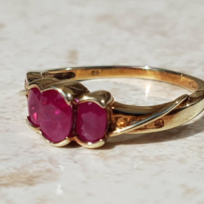 Ravishing Synthetic Ruby Three Stone Trilogy 9ct Gold Ring