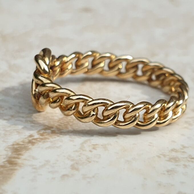 Knot Ring in 18ct Gold, a UK K or a US 5 1/2