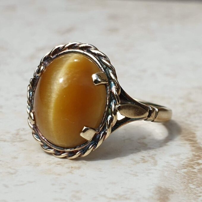 Tigers Eye Ring in 9ct Gold, a UK M 1/2 or a US 6 3/4.