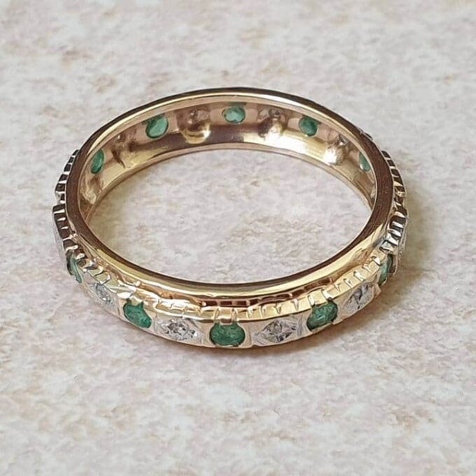 Emerald and Diamond Eternity Ring in 9ct Gold, a UK O or a US 7 1/2