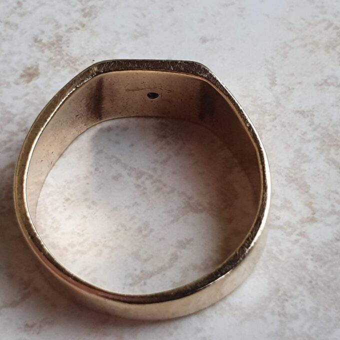 Broad Diamond Set Signet Ring in 9ct Gold, a UK R 1/2 or a US 9 1/4