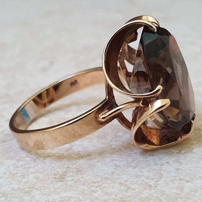 Bold Smoky Quartz Ring in 9ct Gold.