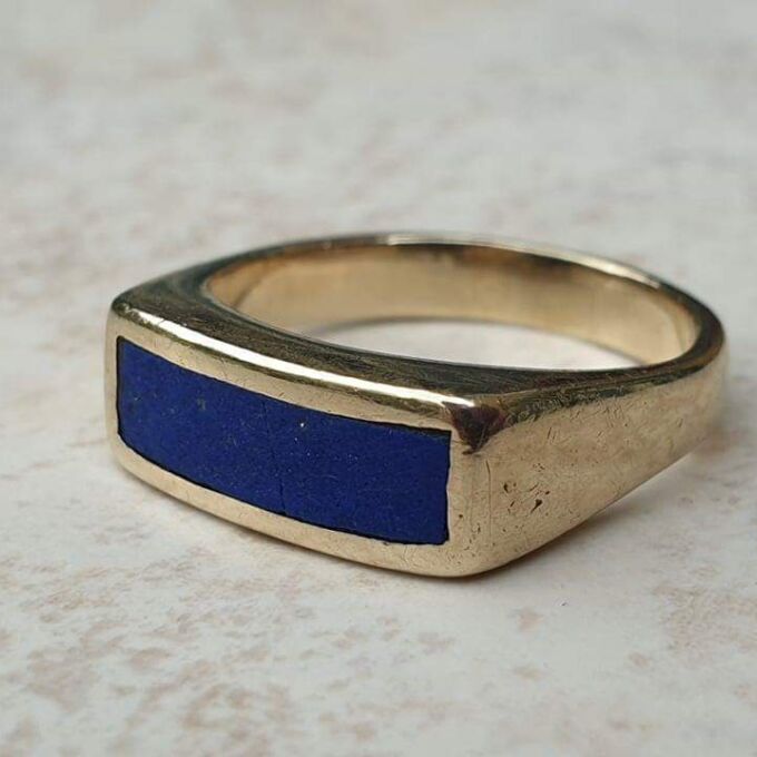 Lapis Lazuli Signet Ring in 9ct Gold, a UK L 1/2 or a US 6 1/4