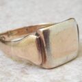 Two Tone Signet Ring in 9ct Gold, a UK Q 1/2 or a US 8 1/2