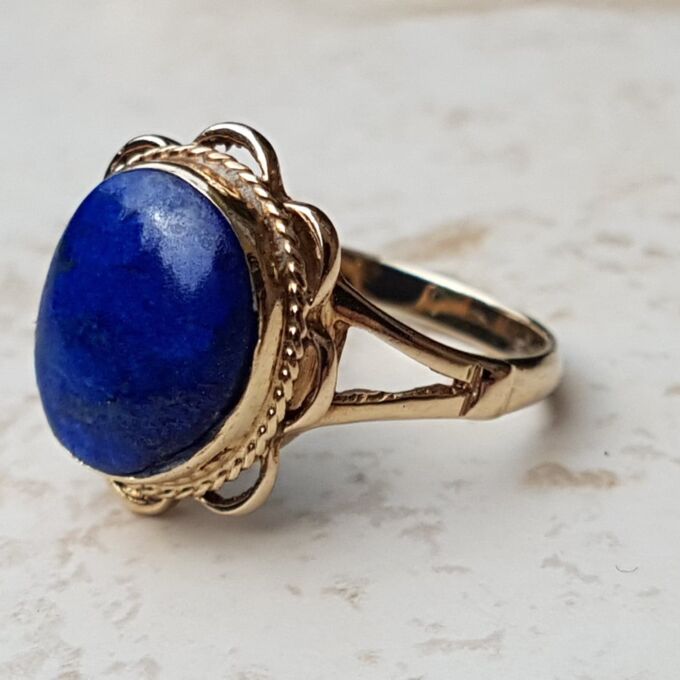 Lovely Lapis Lazuli Solitaire Ring in 9ct Gold, a UK L 1/2 or a US 6 1/4.
