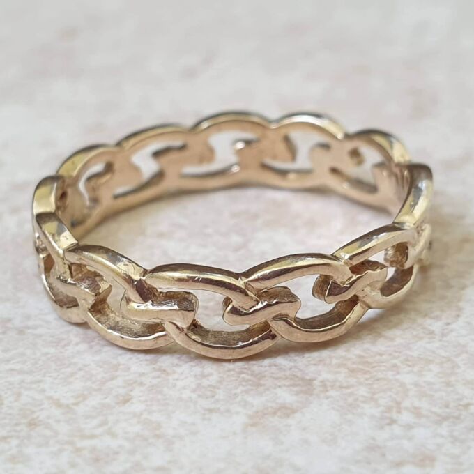 Chain Link Design Ring in 9ct Gold.