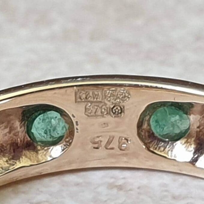 Emerald and Diamond Eternity Ring in 9ct Gold, a UK O or a US 7 1/2