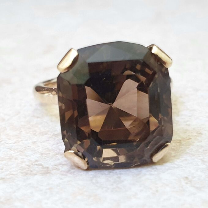 Heavy Smoky Quartz Ring in 9ct Gold.
